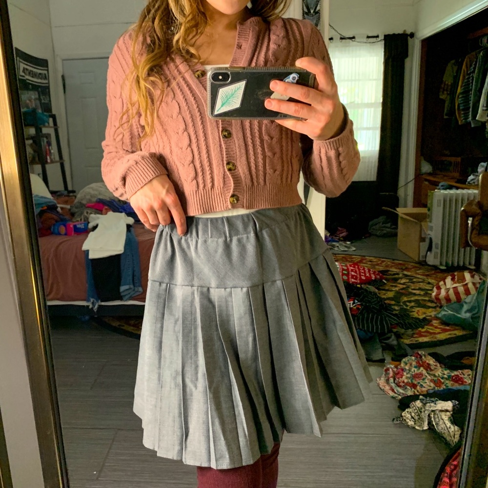 Grey pleated skirt